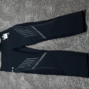 BNWT under armour heat gear ankle crop med speed pocket